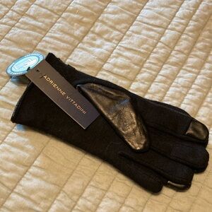 Women’s gloves with Touch Screen Technology.